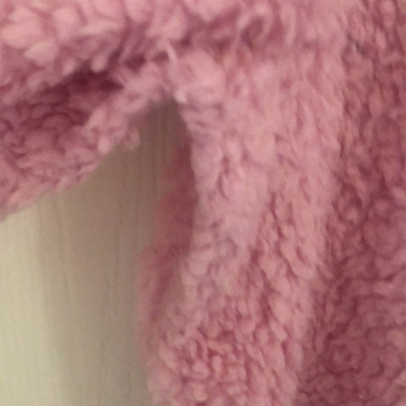 Woman’s pink Sherpa sweater - Picture 6 of 9